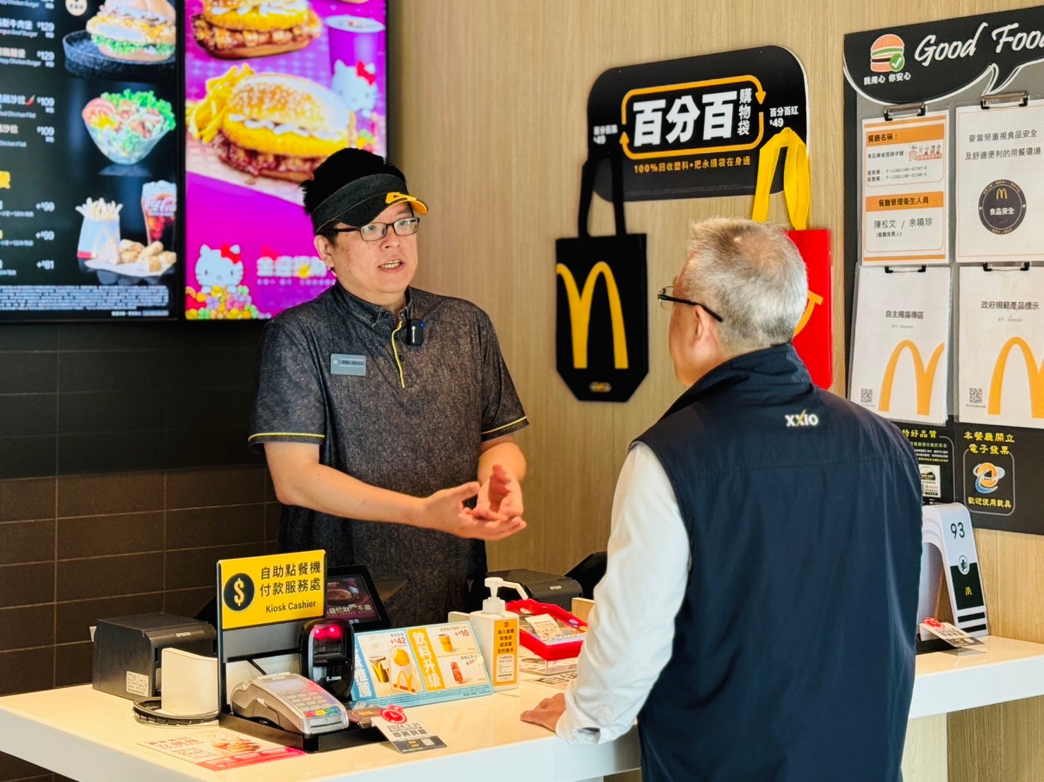 不少餐飲品牌為壯世代打造合適職缺，希望能招募更多人才 (圖/麥當勞)