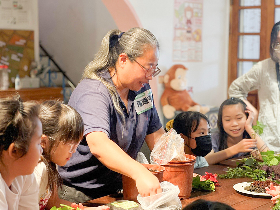 藉由推廣食農教育，讓下一代親手碰觸土地和作物